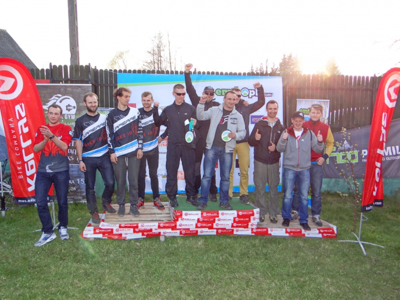Dekoracja teamowa: 1. 2B ENDURO TEAM, 2. BIKE ID LAPIERRE, 3. KROSS RACING TEAM