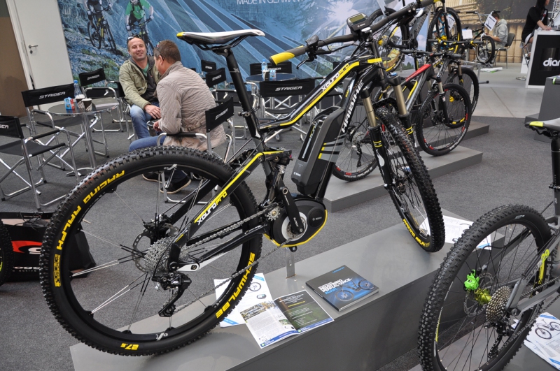 Firma HAIBIKE wystawiła m.in. elektrycznie wspomagane modele do Enduro/AM. Niestety całość dosyć ciężka, bo w granicach 21 kg.. Firma HAIBIKE wystawiła m.in. elektrycznie wspomagane modele do Enduro/AM. Niestety całość dosyć ciężka, bo w granicach 21 kg..