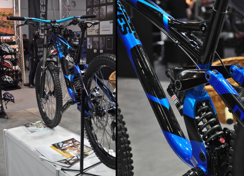 NS Bikes w końcu pokazał na lokalnym podwórku swoją nową ramę do DH – Fuzz. Nie jest to jednak finalna wersja, gdyż rama ostatecznie ma przejść małe modyfikację, a więc kształt górnej rury oraz prowadzenie pancerzy. NS Bikes w końcu pokazał na lokalnym podwórku swoją nową ramę do DH – Fuzz. Nie jest to jednak finalna wersja, gdyż rama ostatecznie ma przejść małe modyfikację, a więc kształt górnej rury oraz prowadzenie pancerzy.